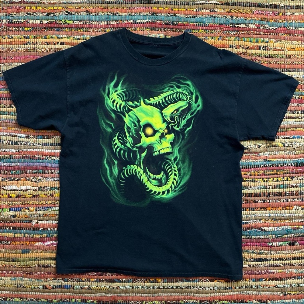 Men’s Vintage Shirt. Size Large. Skull and snake graphic.